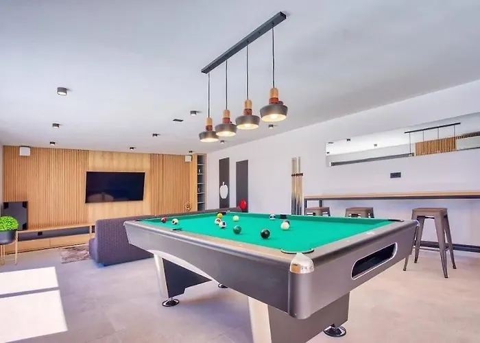Magic View Split With Pool 빌라