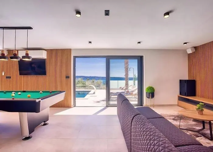 Magic View Split With Pool 빌라