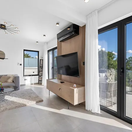 Magic View Split With Pool Podstrana