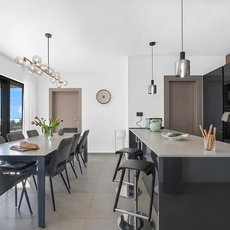 Villa Magic View Split With Pool