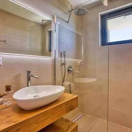 Villa Magic View Split With Pool