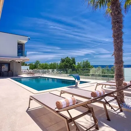 Magic View Split With Pool