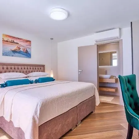 Magic View Split With Pool Villa