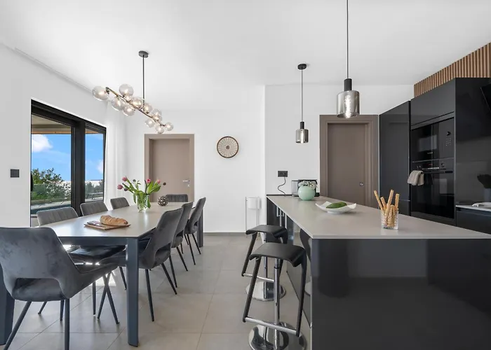 Vila Magic View Split With Pool