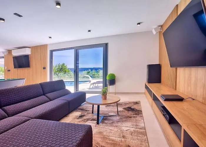 Magic View Split With Pool * Podstrana