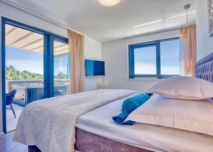 Magic View Split With Pool Vila