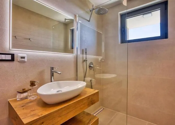 Vila Magic View Split With Pool