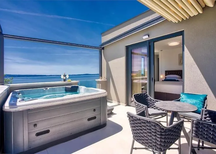 Magic View Split With Pool Podstrana