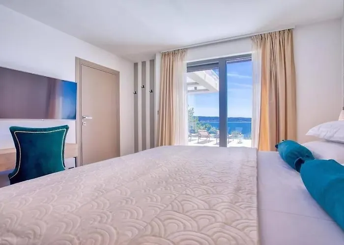 Magic View Split With Pool Vila *